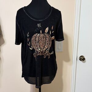 Chic Black 'Be Grateful' Graphic Tee
